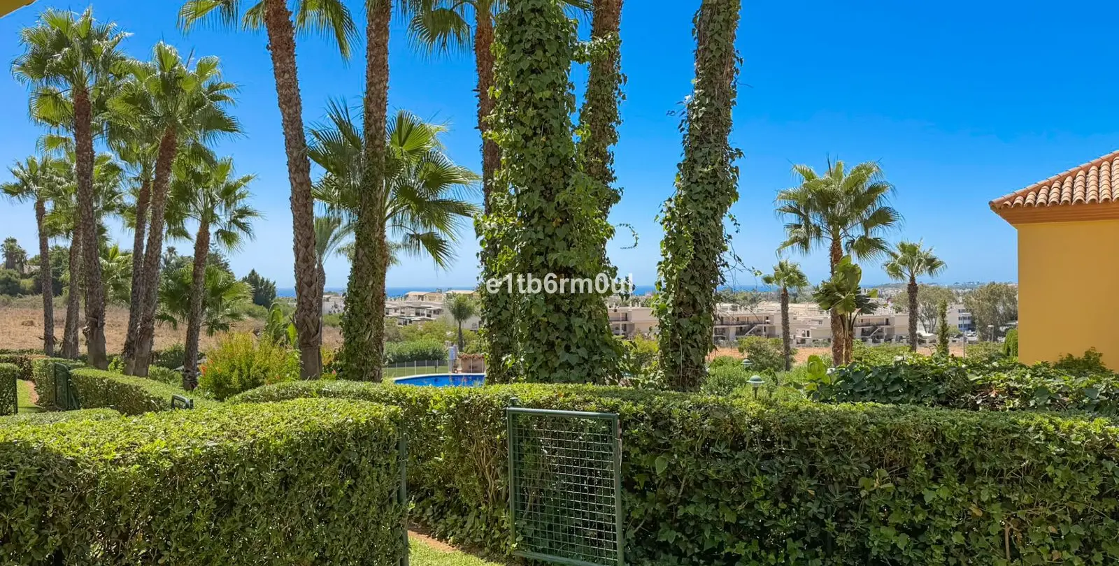 Sale of ground floor apartment in Nueva Andalucía 21