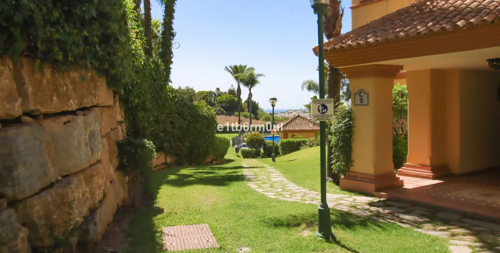 Sale of ground floor apartment in Nueva Andalucía 22