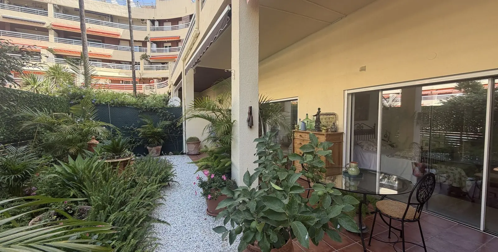 Venta de apartamento en planta baja en Marbella 2
