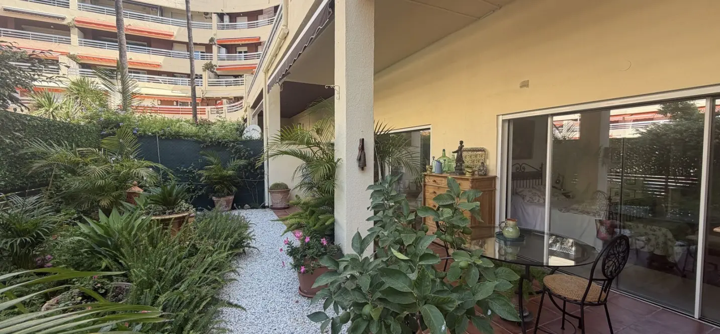 Venta de apartamento en planta baja en Marbella 1