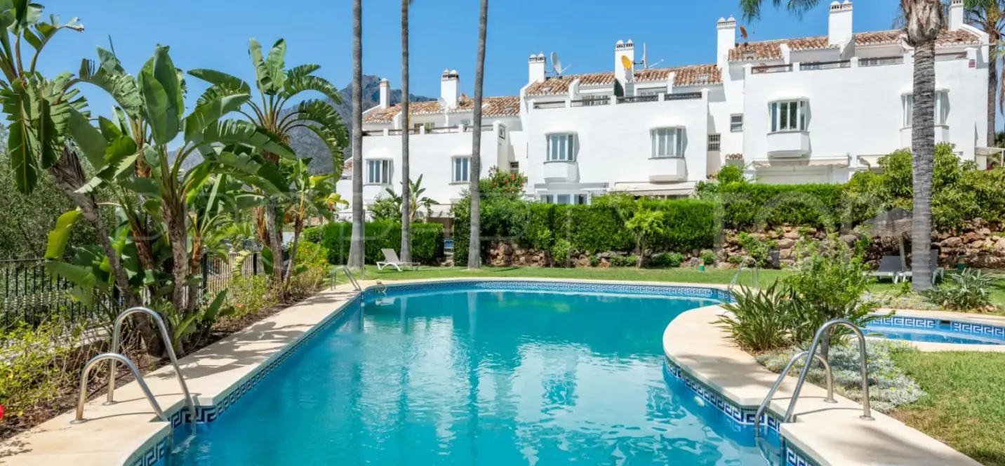 Sale of townhouse in The Golden Mile 1