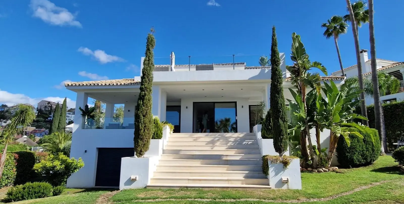 Venta de villa independiente en Nueva Andalucía 1
