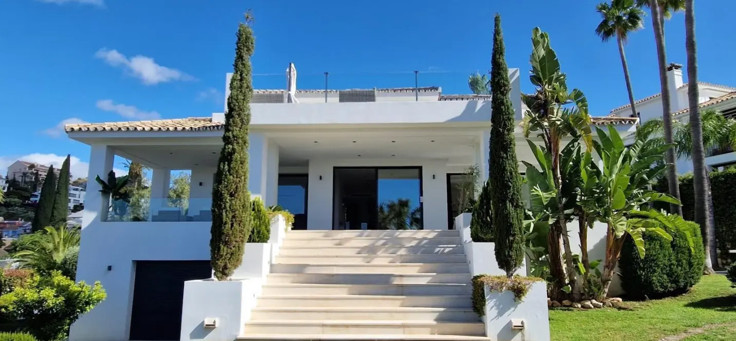 Sale of detached villa in Nueva Andalucía 1