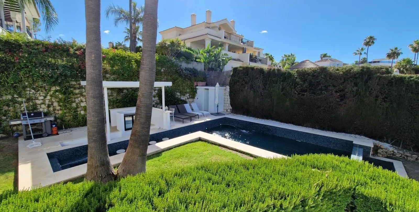 Venta de villa independiente en Nueva Andalucía 4