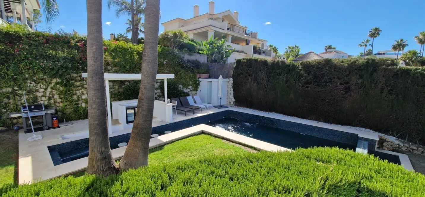 Sale of detached villa in Nueva Andalucía 3