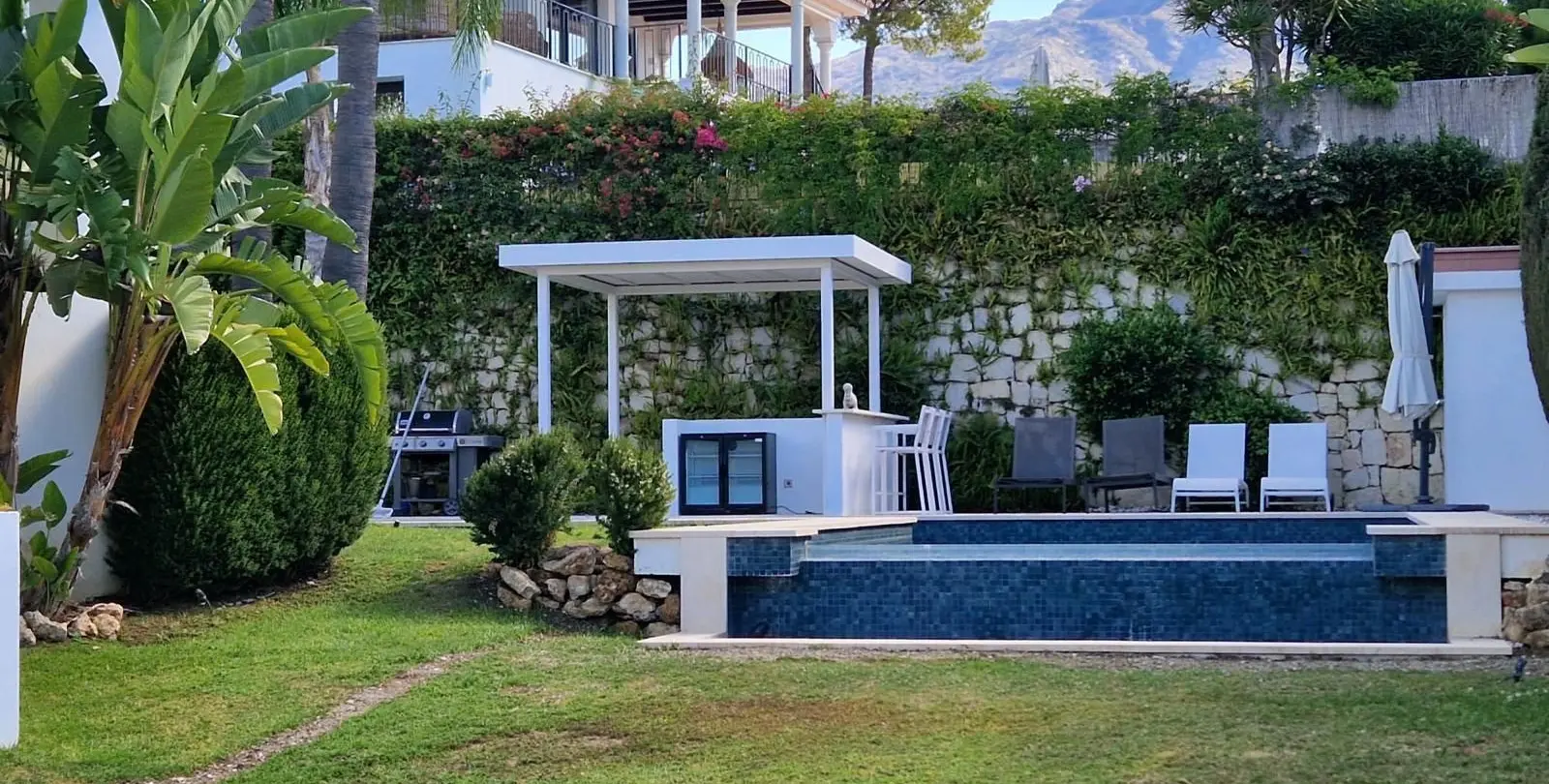 Venta de villa independiente en Nueva Andalucía 6