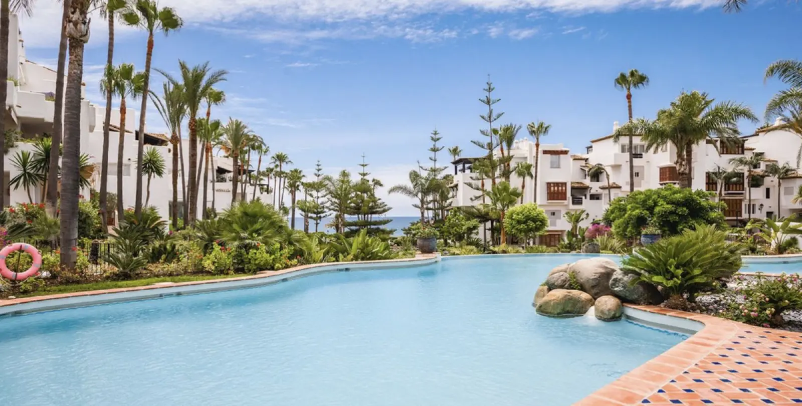 Long-term rent of ground floor apartment in The Golden Mile 1