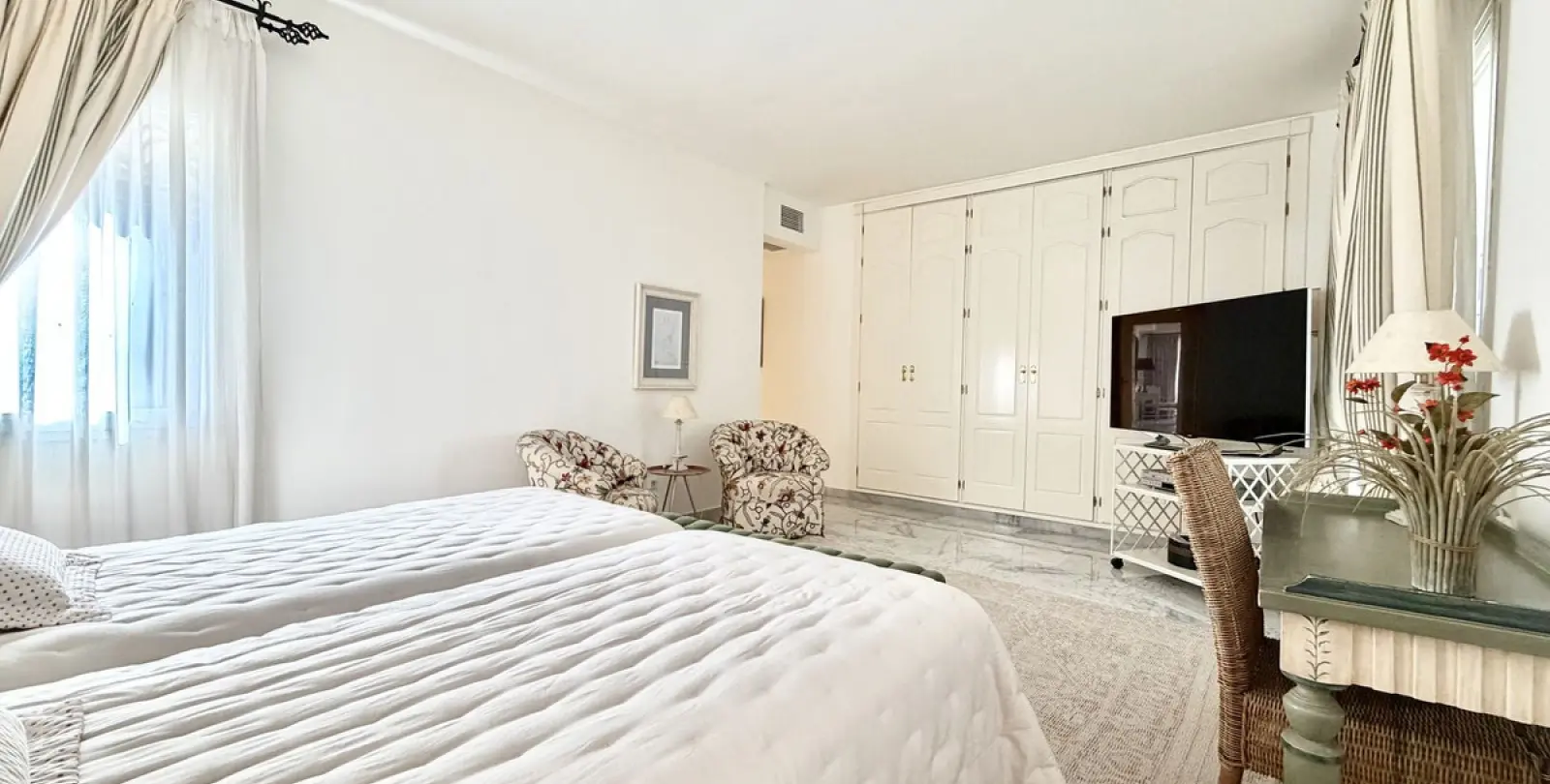 Long-term rent of ground floor apartment in The Golden Mile 21