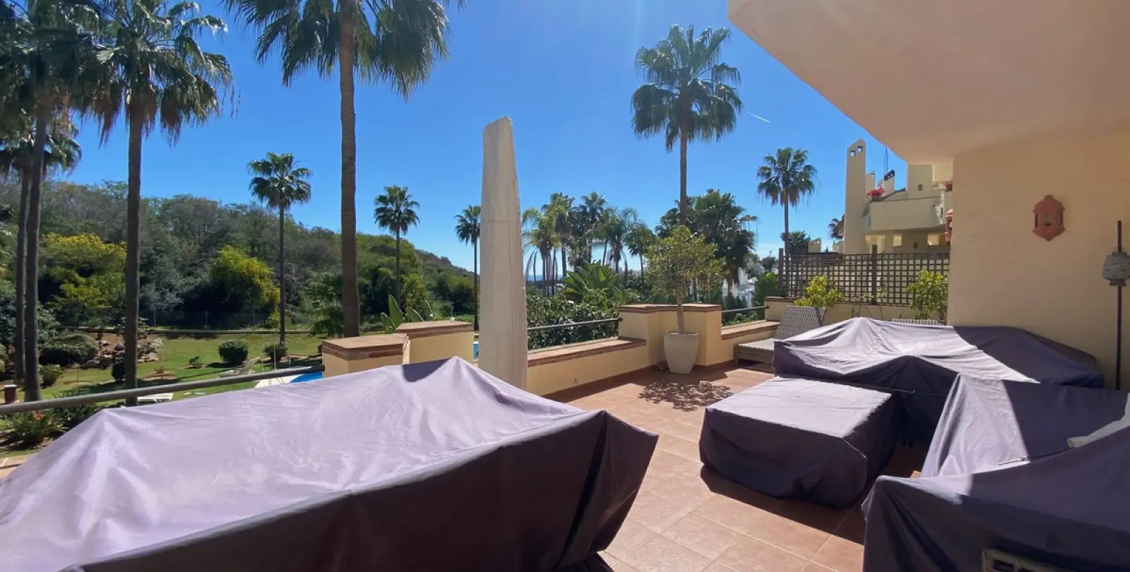 Long-term rent of middle floor apartment in The Golden Mile 2