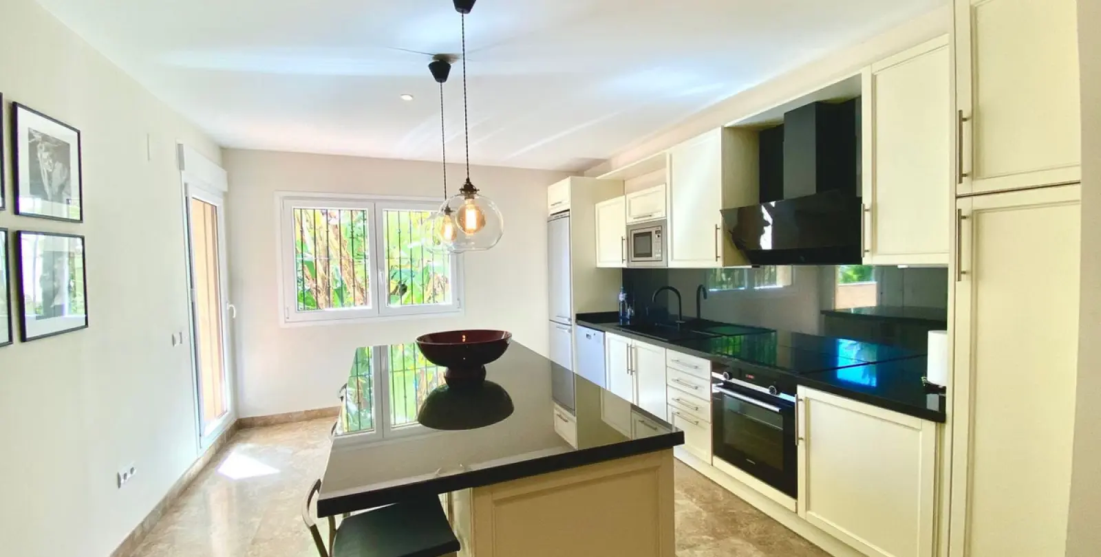 Long-term rent of middle floor apartment in The Golden Mile 3