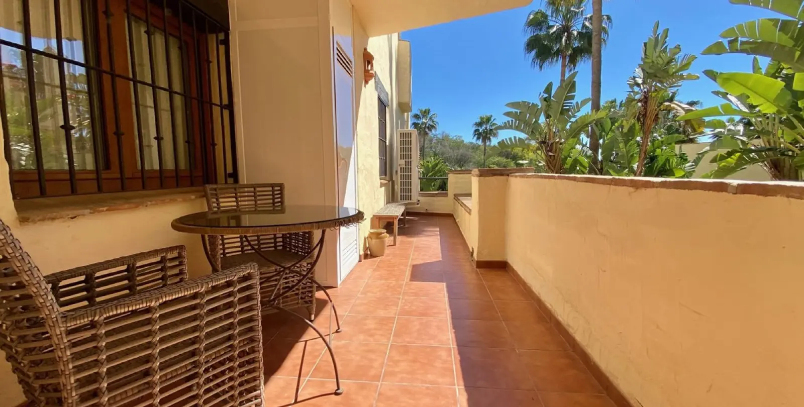Long-term rent of middle floor apartment in The Golden Mile 13