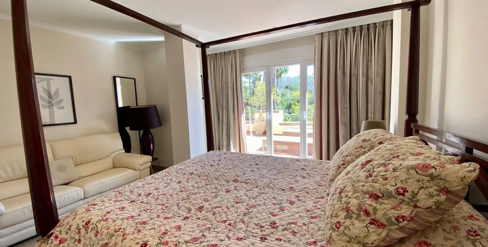 Long-term rent of middle floor apartment in The Golden Mile 16