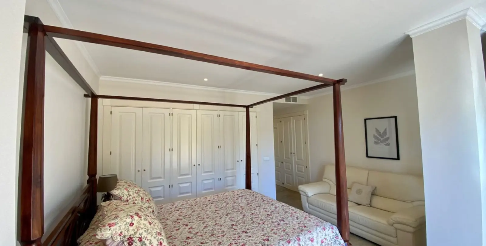 Long-term rent of middle floor apartment in The Golden Mile 17