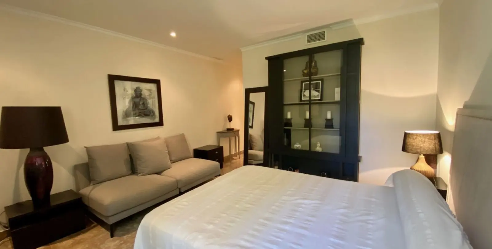 Long-term rent of middle floor apartment in The Golden Mile 21