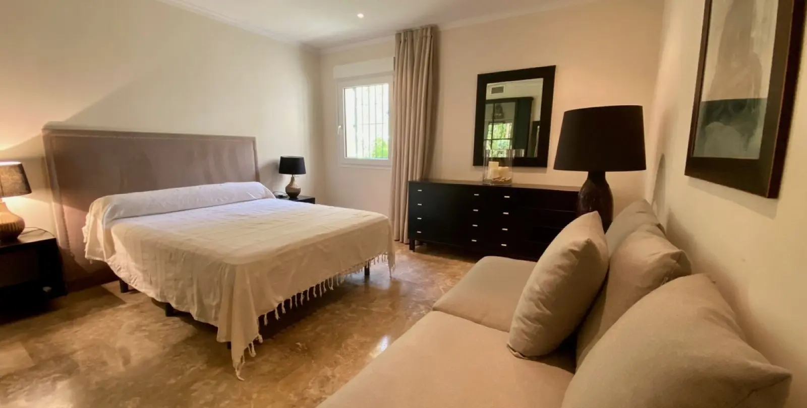 Long-term rent of middle floor apartment in The Golden Mile 22