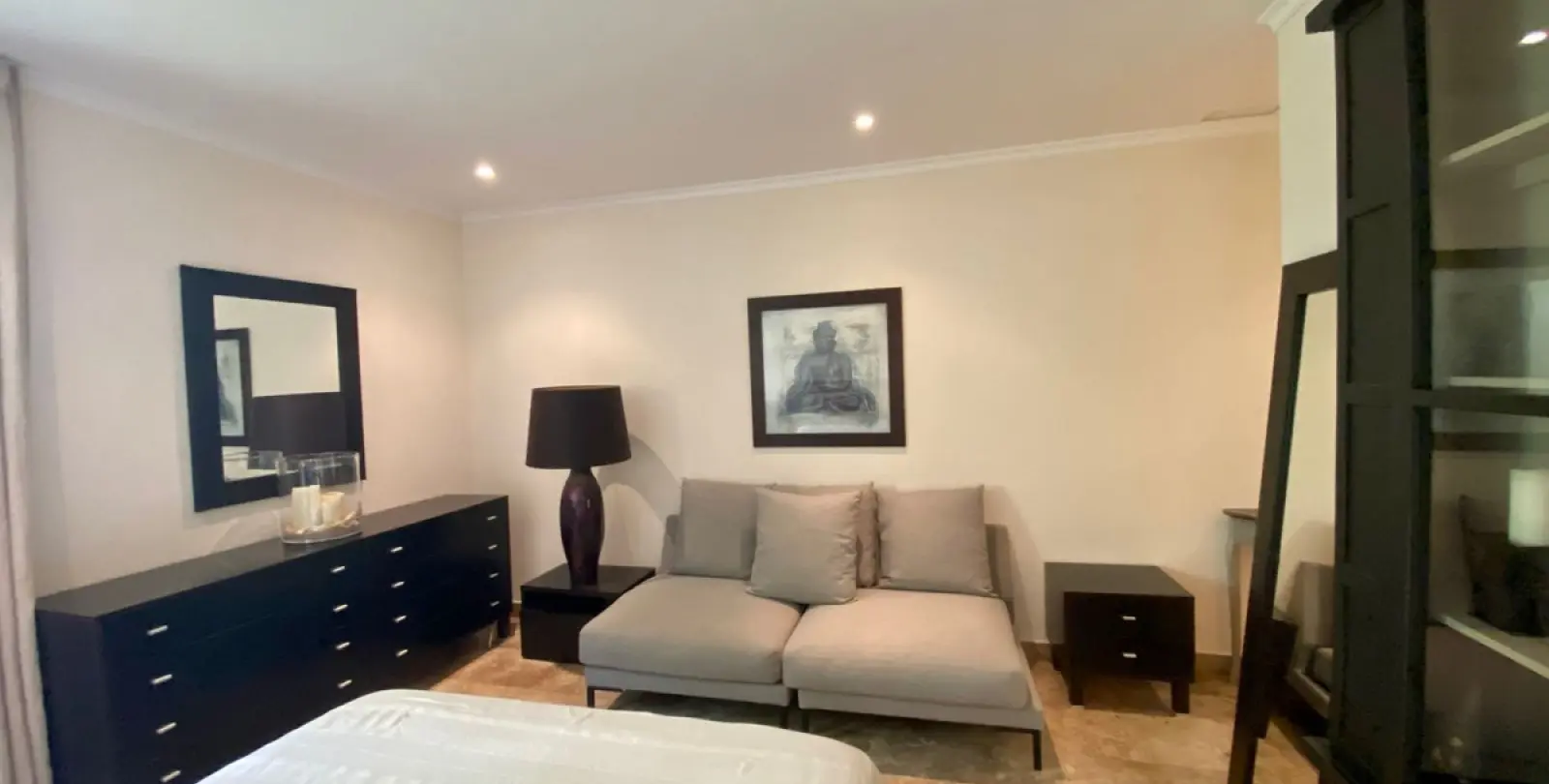 Long-term rent of middle floor apartment in The Golden Mile 25