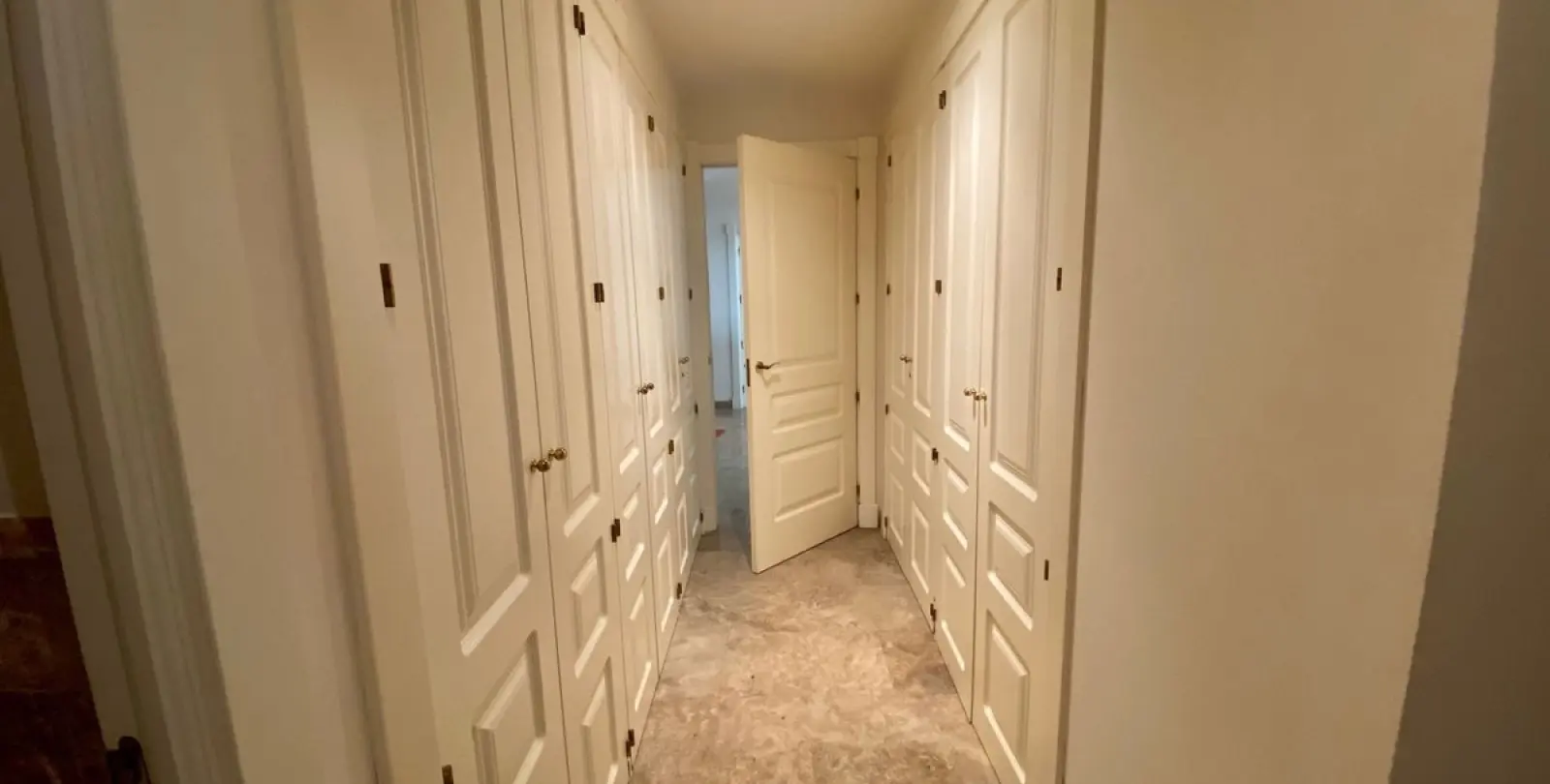 Long-term rent of middle floor apartment in The Golden Mile 26