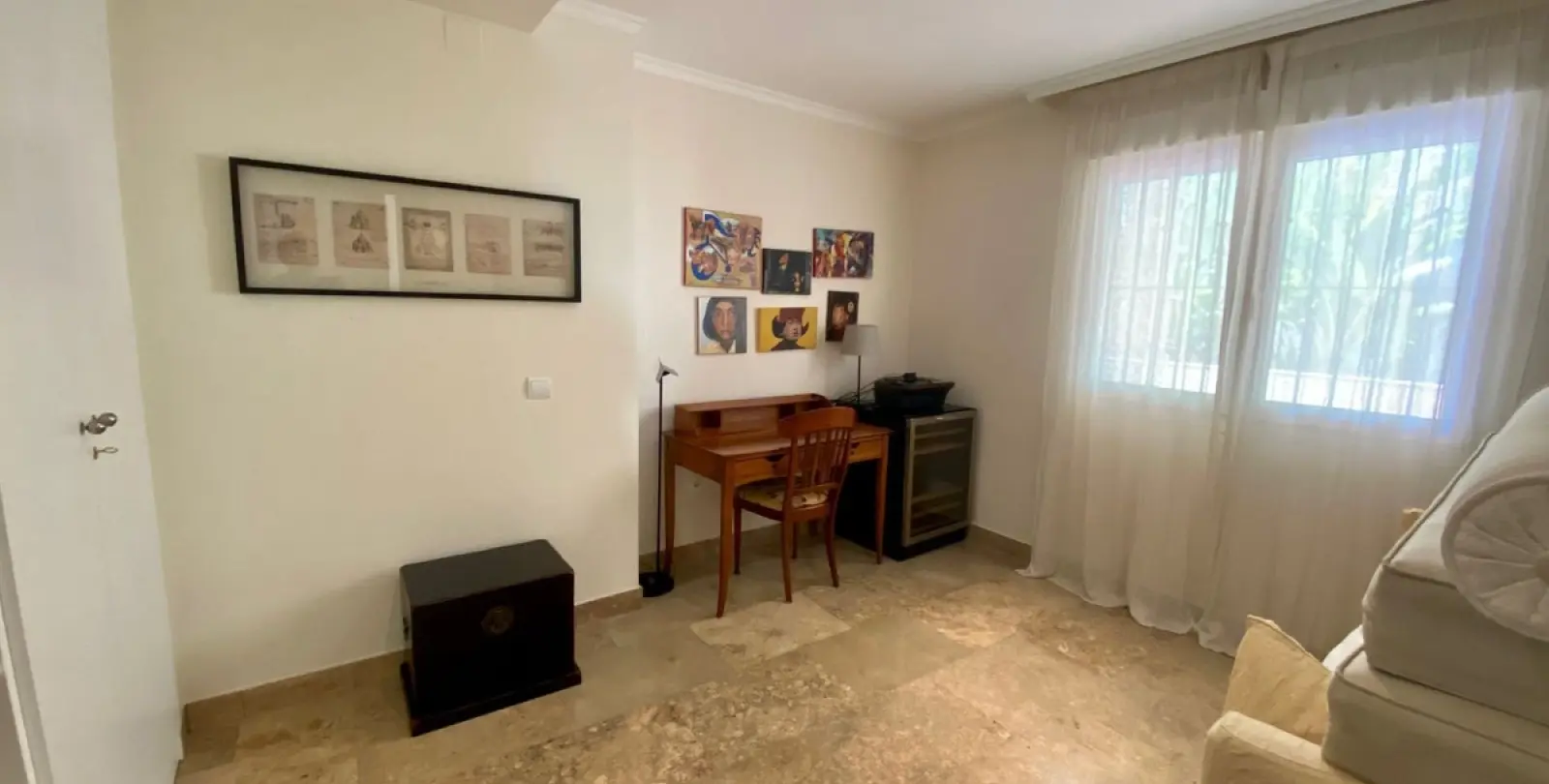 Long-term rent of middle floor apartment in The Golden Mile 29