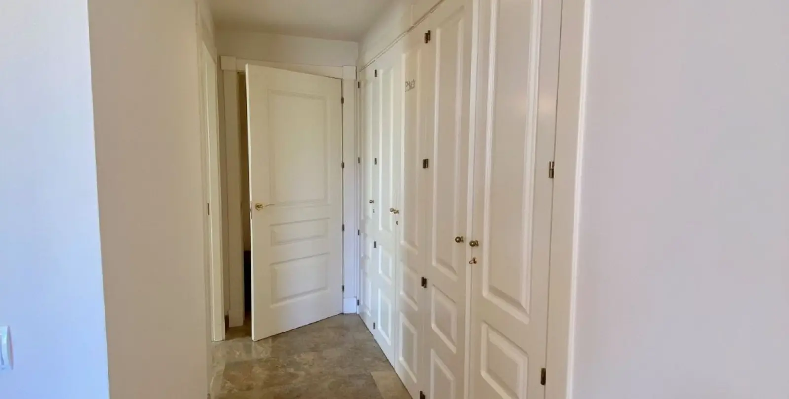 Long-term rent of middle floor apartment in The Golden Mile 30
