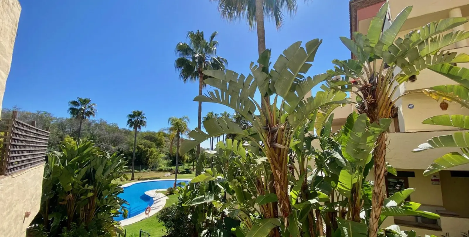 Long-term rent of middle floor apartment in The Golden Mile 32