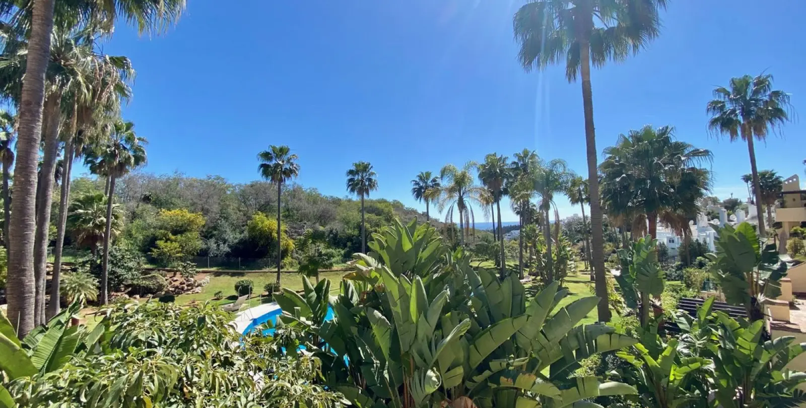 Long-term rent of middle floor apartment in The Golden Mile 34