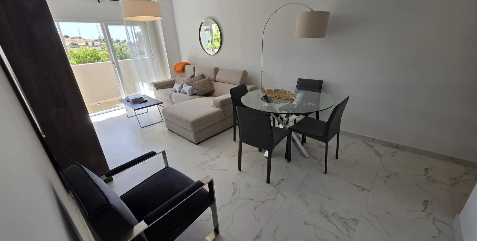 Sale of middle floor apartment in Nueva Andalucía 9