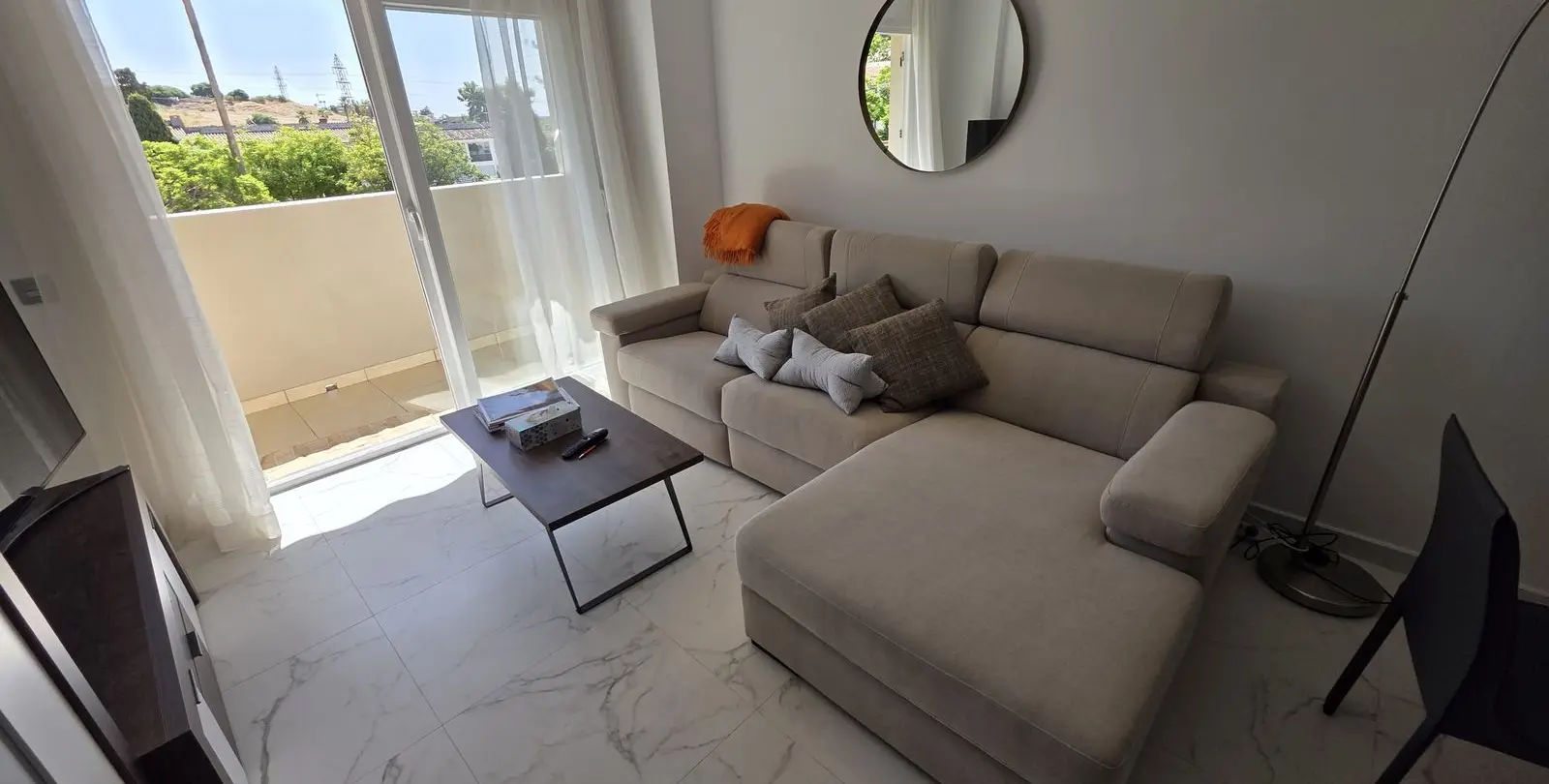 Sale of middle floor apartment in Nueva Andalucía 11