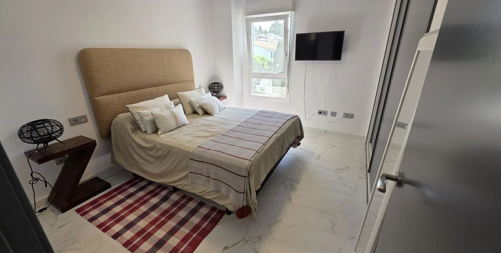 Sale of middle floor apartment in Nueva Andalucía 14