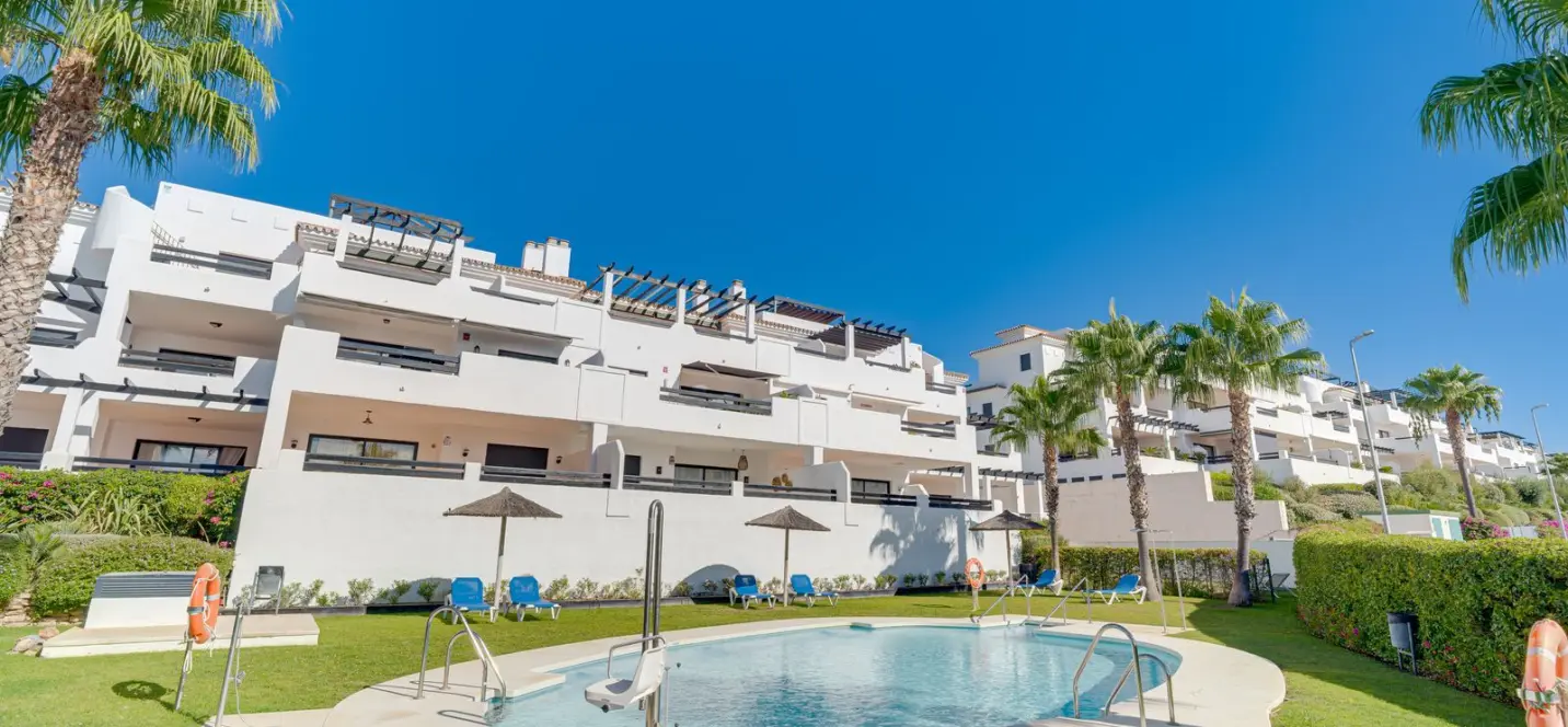 Sale of middle floor apartment in Casares Playa 0