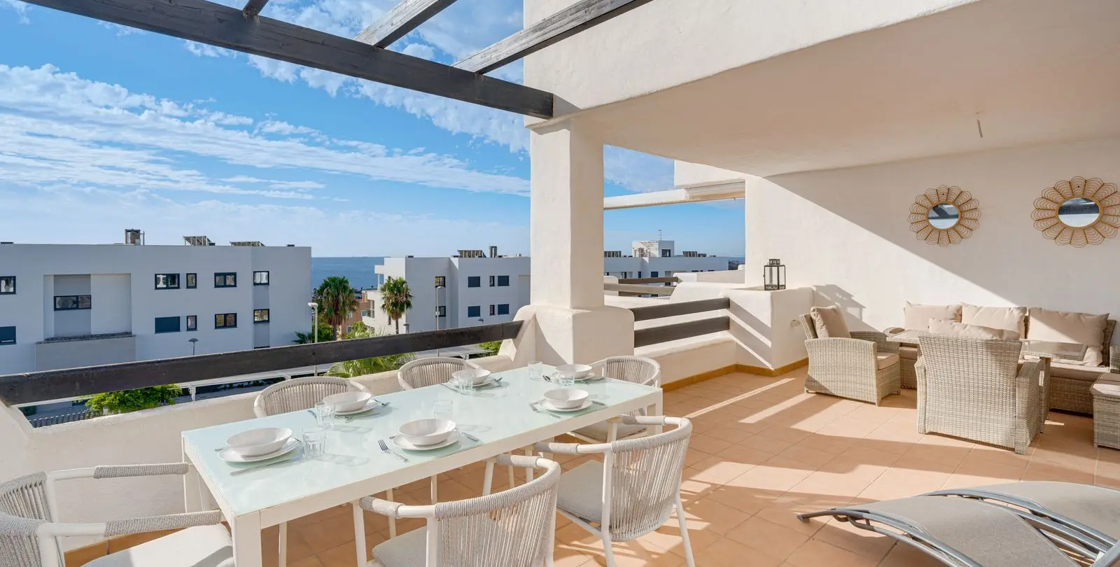 Sale of middle floor apartment in Casares Playa 2
