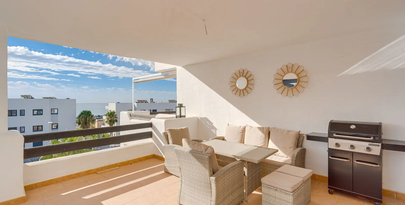 Sale of middle floor apartment in Casares Playa 3