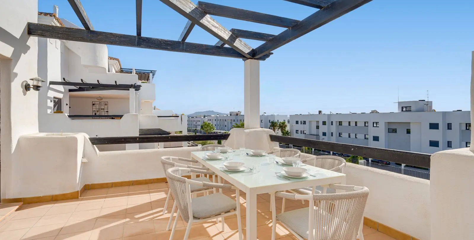 Sale of middle floor apartment in Casares Playa 4