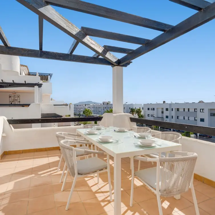 Sale of middle floor apartment in Casares Playa