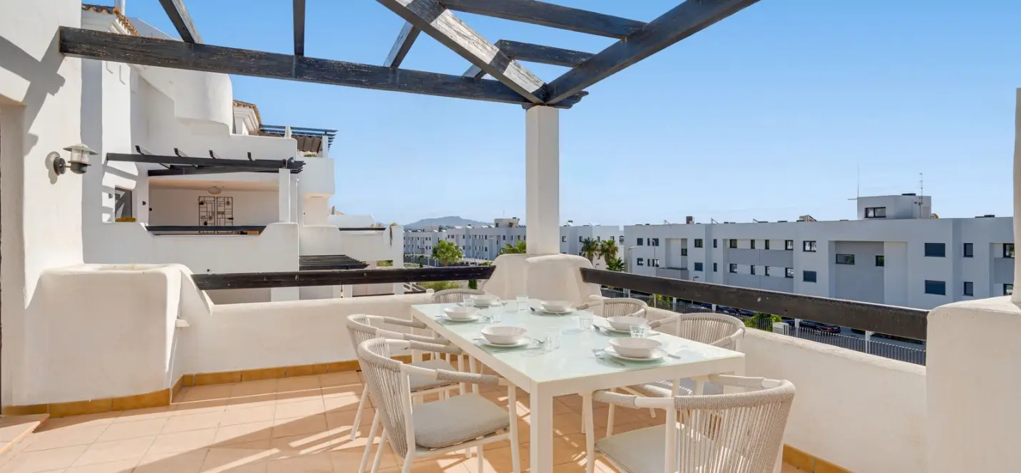 Sale of middle floor apartment in Casares Playa 3