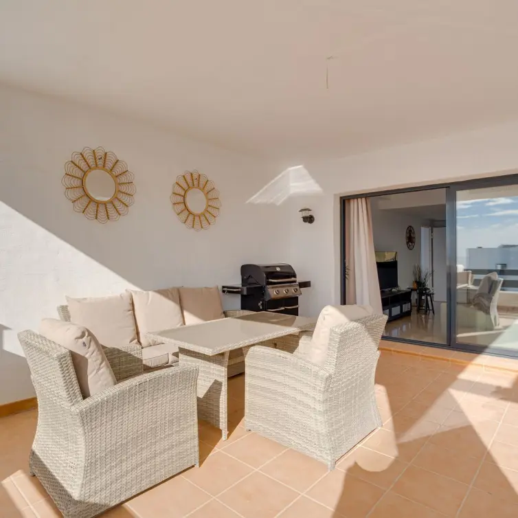 Sale of middle floor apartment in Casares Playa