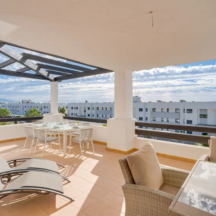 Sale of middle floor apartment in Casares Playa