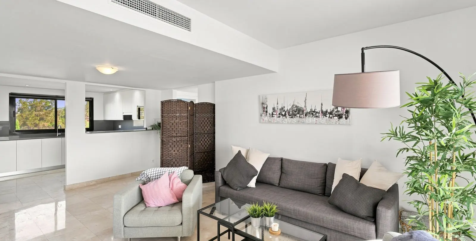 Sale of middle floor apartment in Casares Playa 11