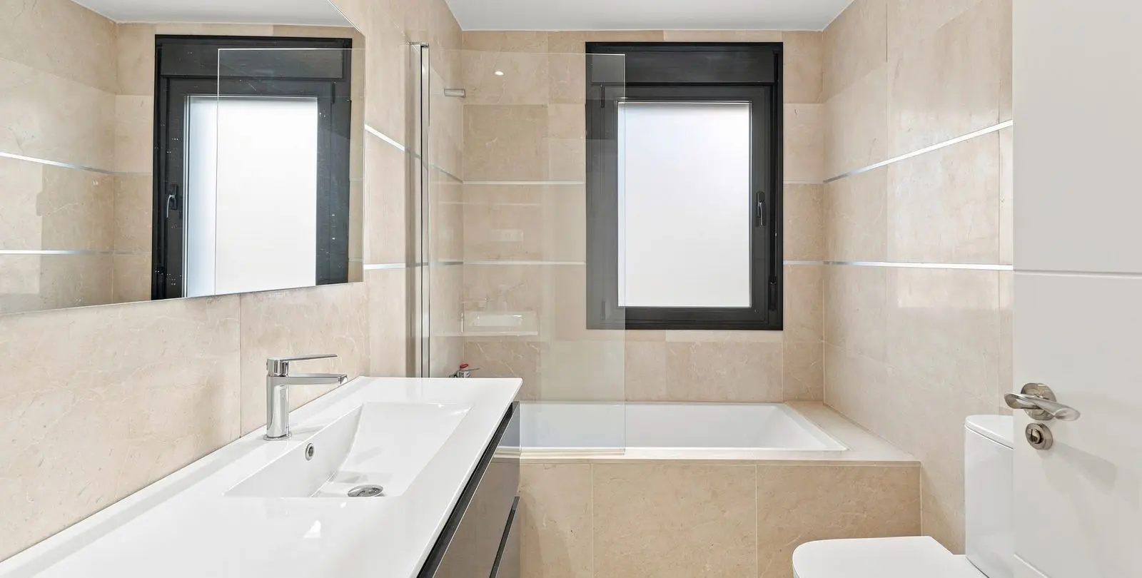 Sale of middle floor apartment in Casares Playa 19