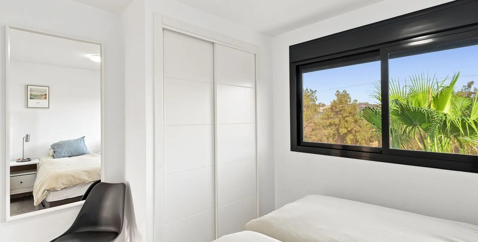 Sale of middle floor apartment in Casares Playa 21