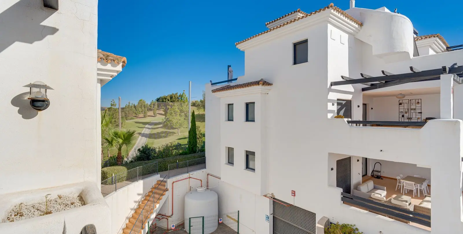 Sale of middle floor apartment in Casares Playa 23