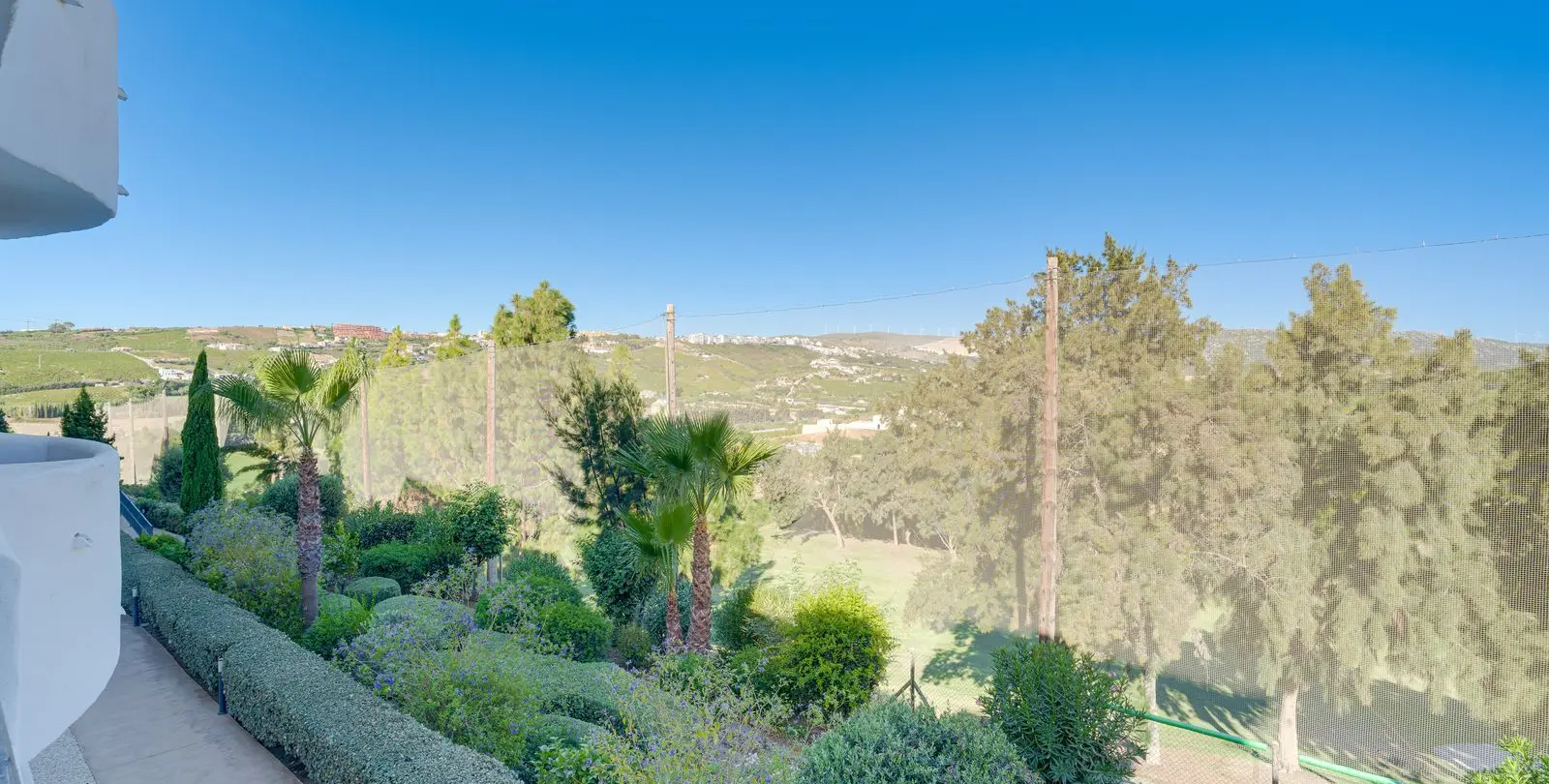 Sale of middle floor apartment in Casares Playa 24