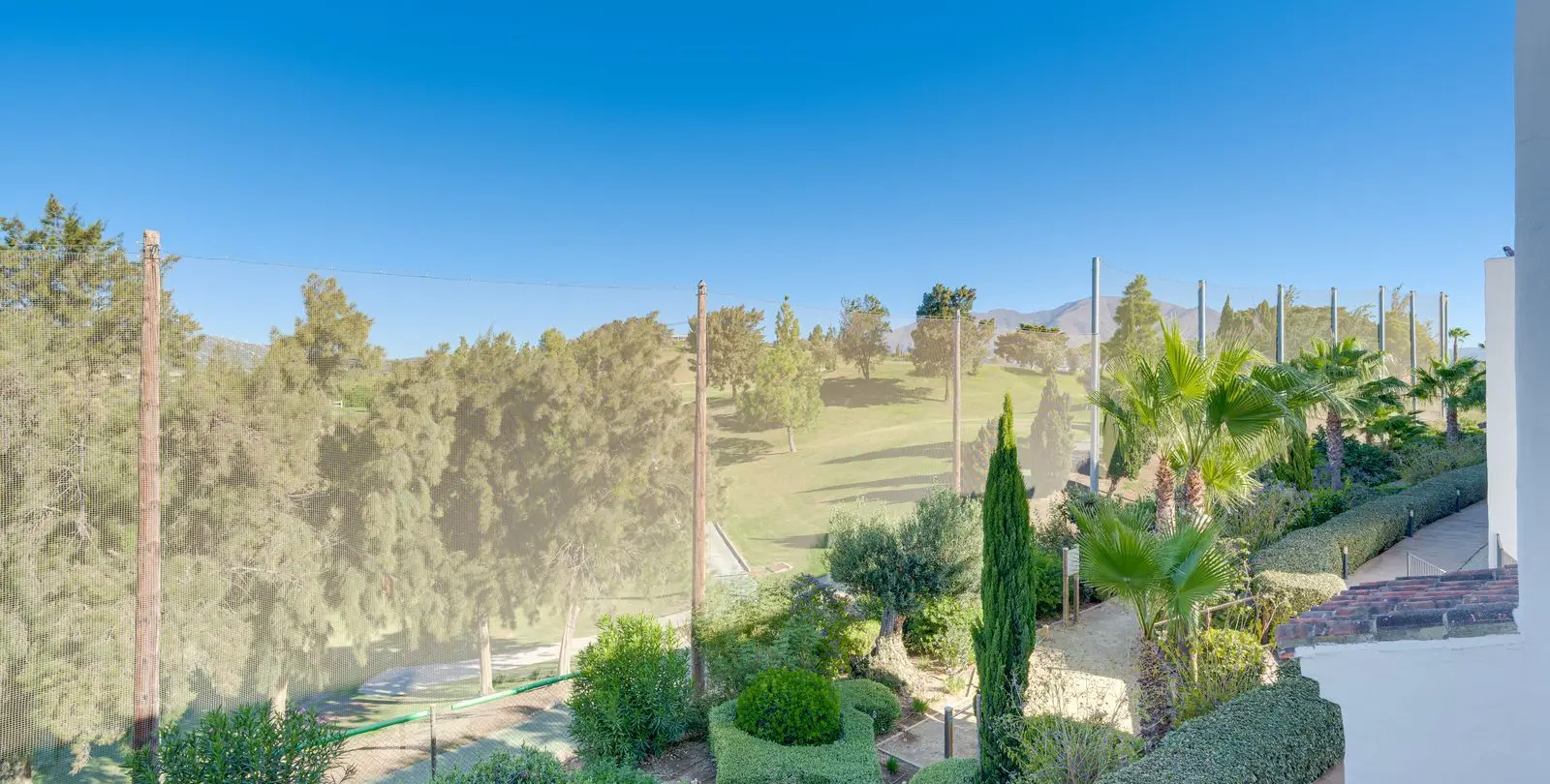 Sale of middle floor apartment in Casares Playa 30