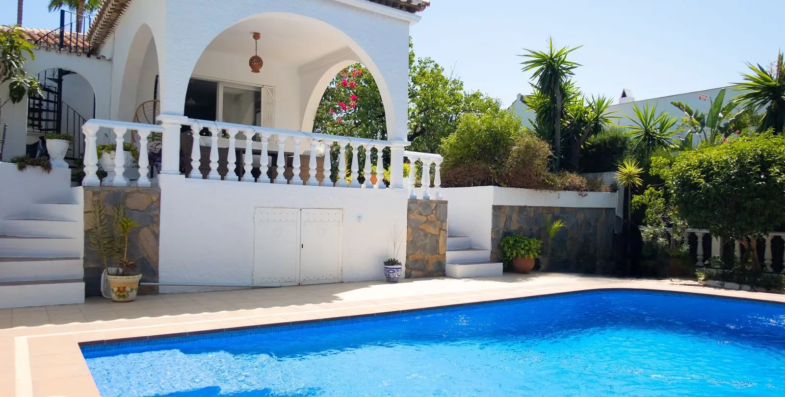 Продажа  отдельно стоящей виллы в Estepona 1