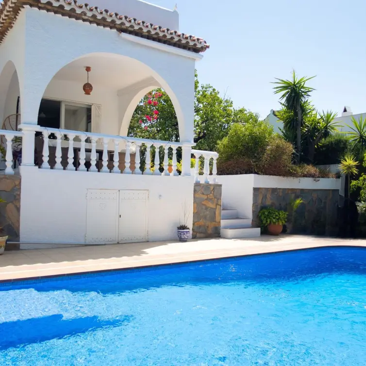 Venta de villa independiente en Estepona