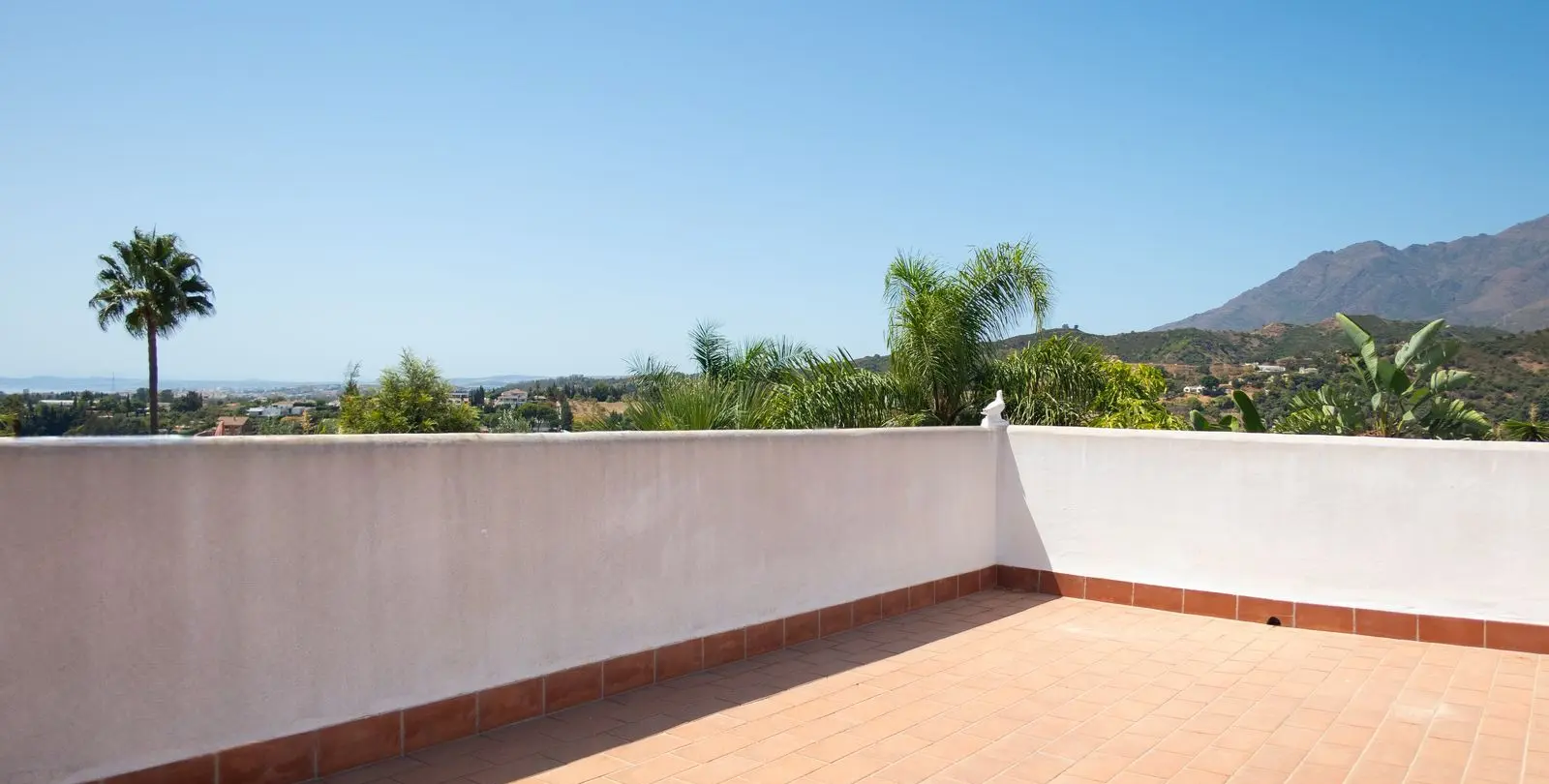 Продажа  отдельно стоящей виллы в Estepona 31