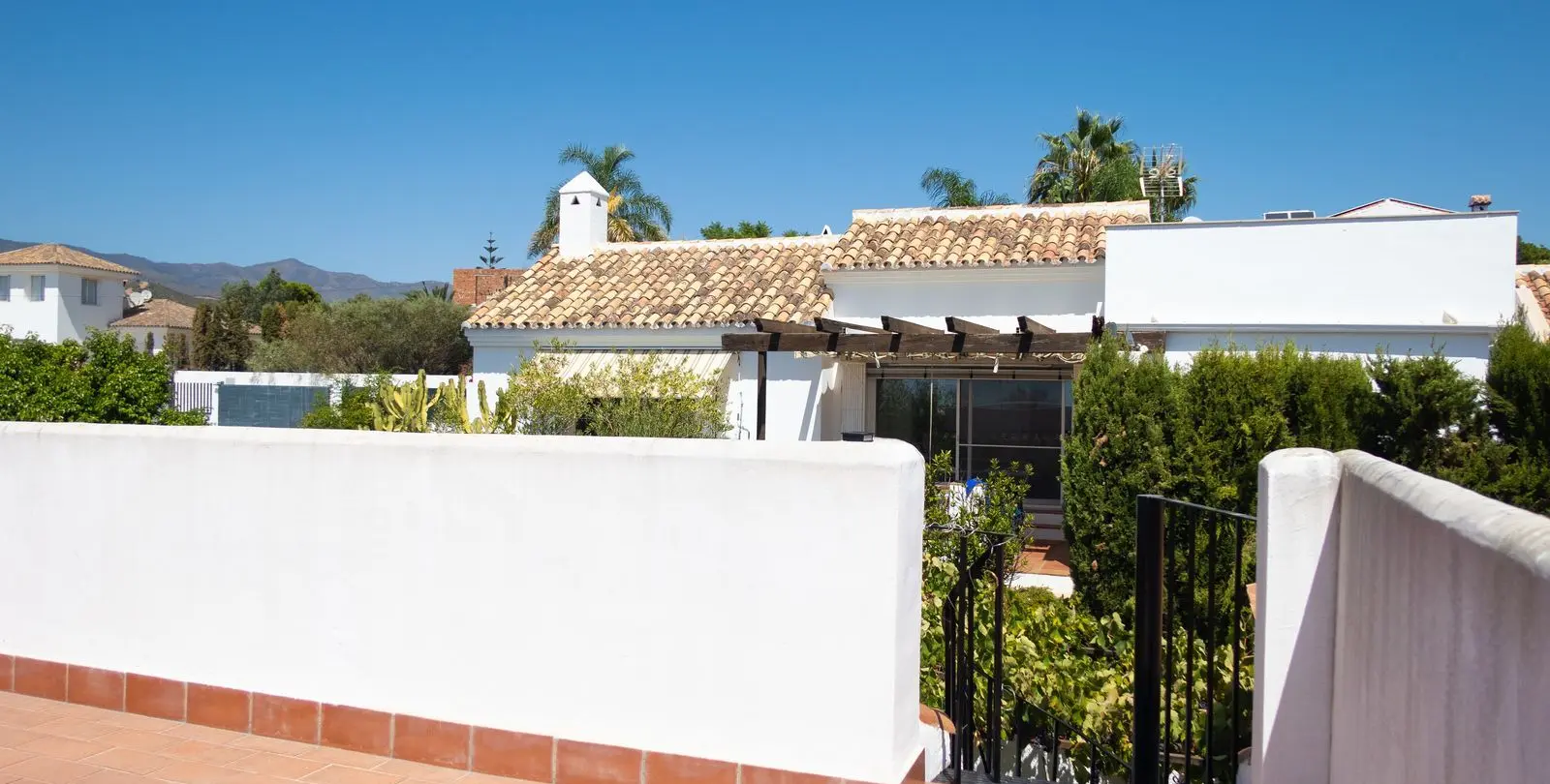 Продажа  отдельно стоящей виллы в Estepona 32