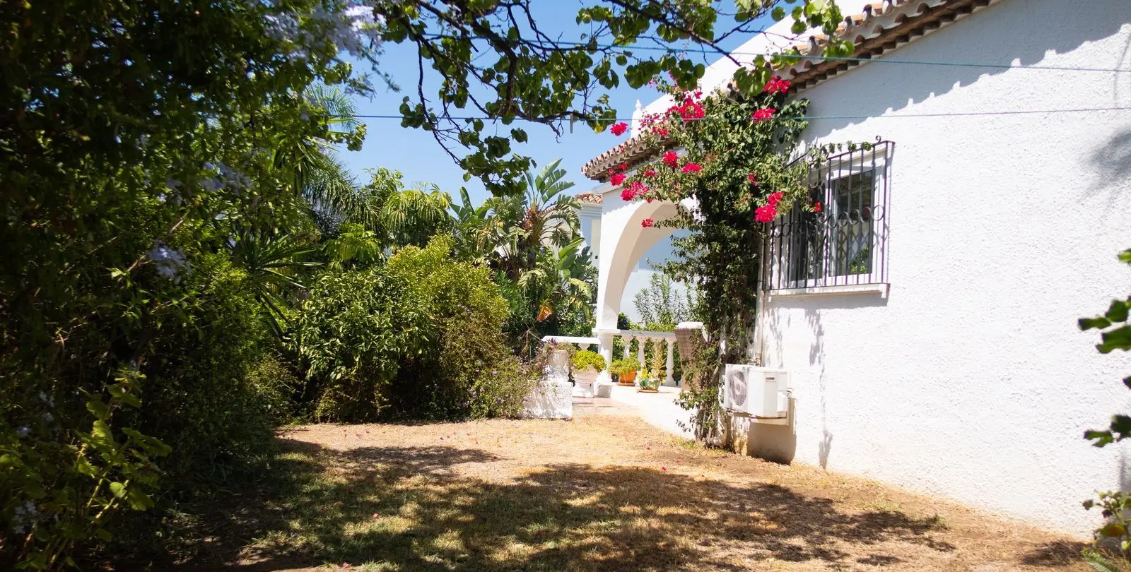 Продажа  отдельно стоящей виллы в Estepona 41