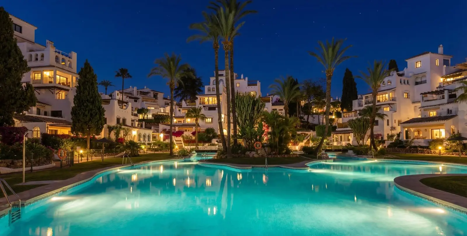 Venta de ático dúplex en Nueva Andalucía 1