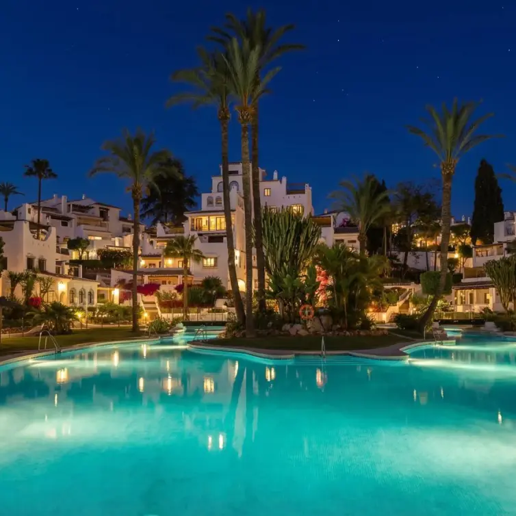Sale of penthouse duplex in Nueva Andalucía