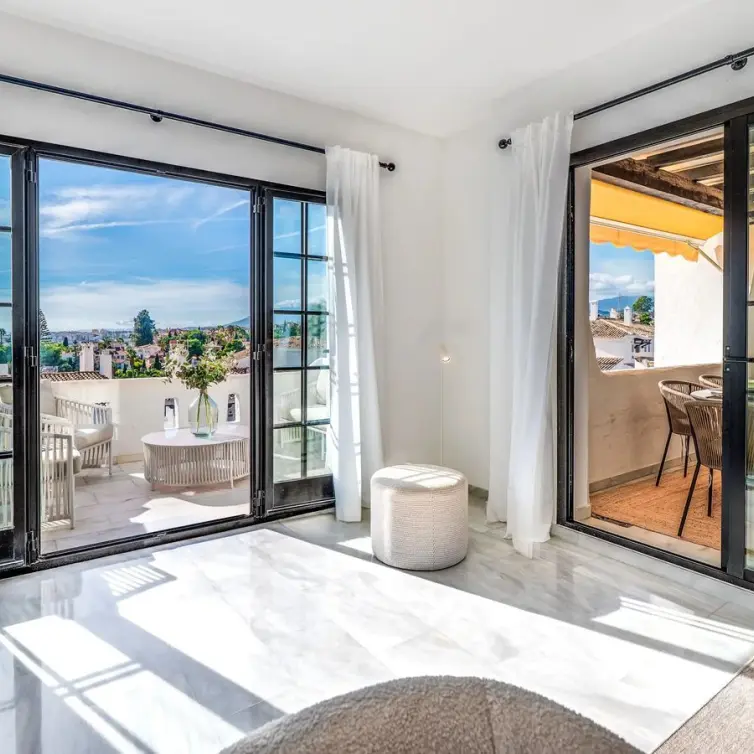 Sale of penthouse duplex in Nueva Andalucía
